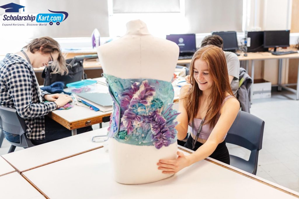 study art and fashion in the UK