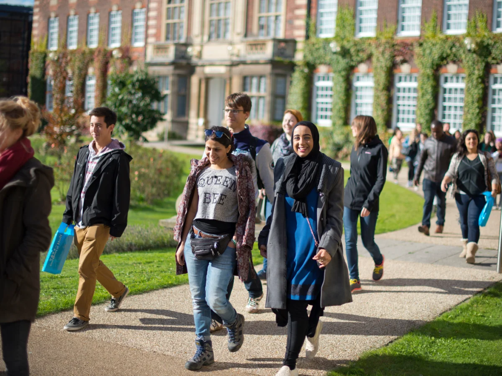 Study bachelor degree in the uk | scholarshipkart