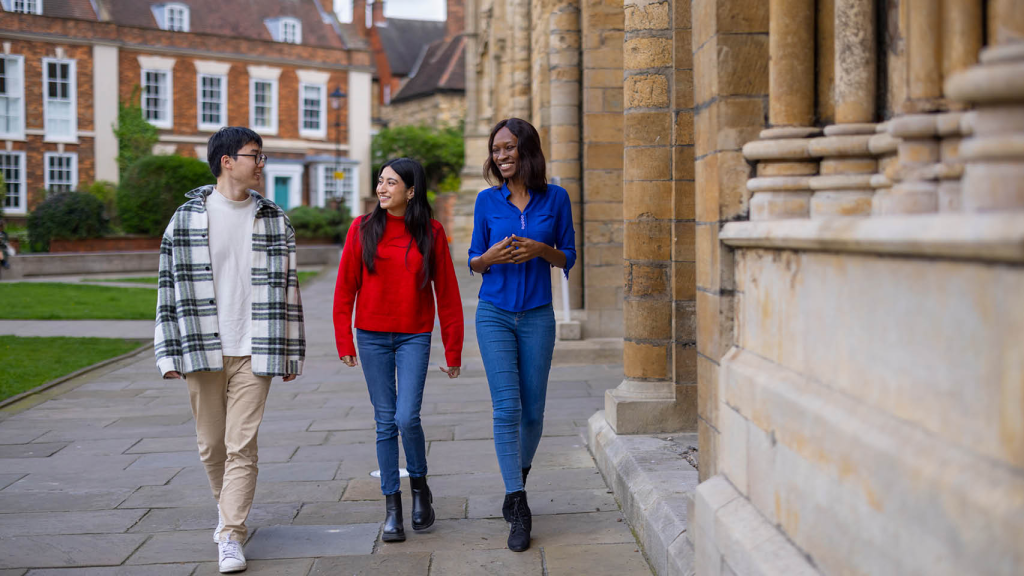 Study bachelor degree in the uk | scholarshipkart