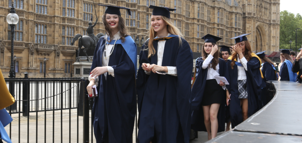 Study bachelor degree in the uk | scholarshipkart