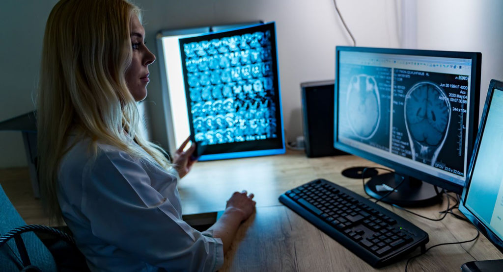BSc (Hons) Radiotherapy and Oncology: Combine Technology with Compassionate Cancer Care