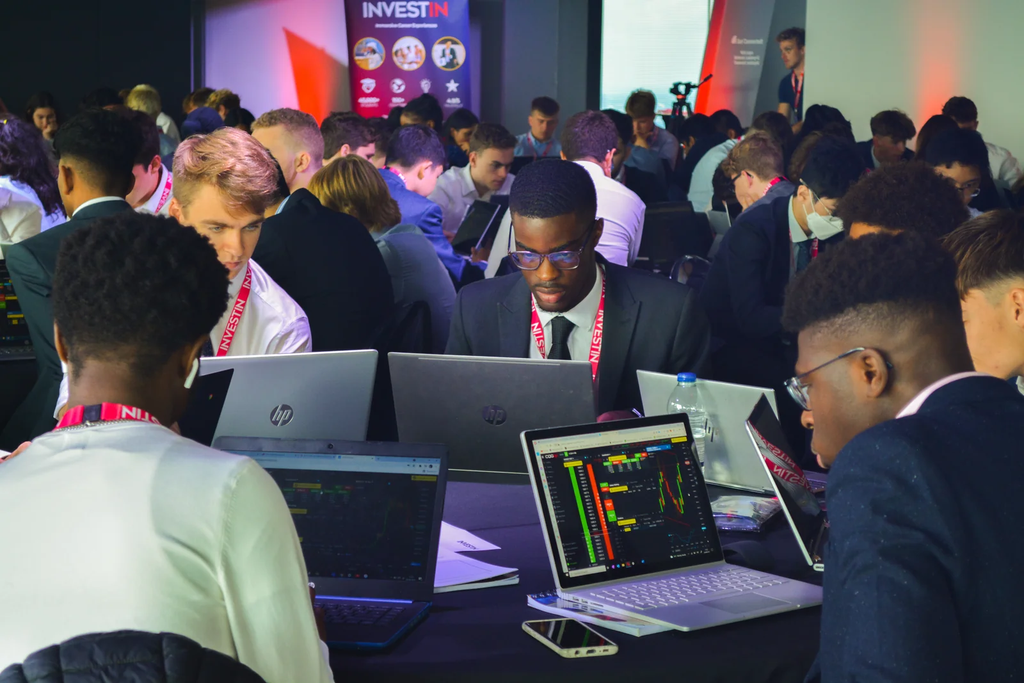 What Skills Can Students Develop for a Global Investment Banking Career?