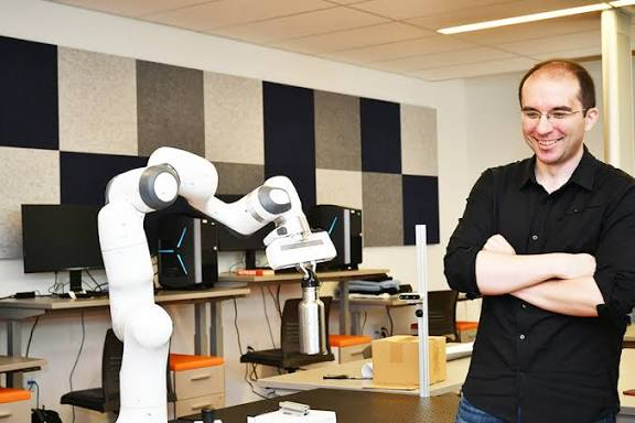 Cost of Studying Master’s in Robotics in Canada
